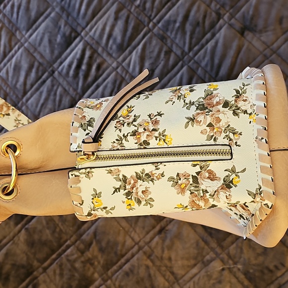 Handbag - Picture 6 of 16